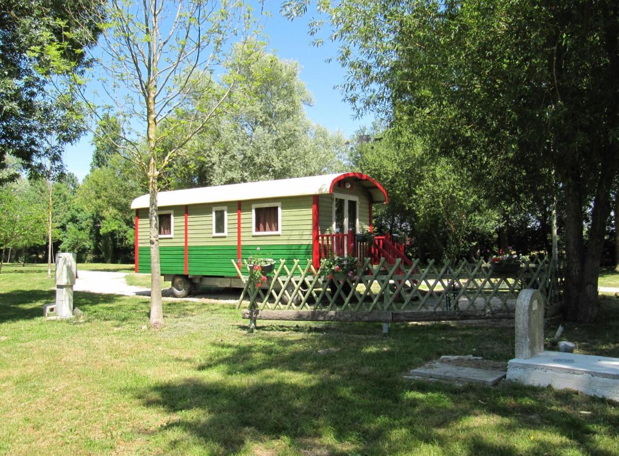 Camping Belle Riviere Chaniers Экстерьер фото
