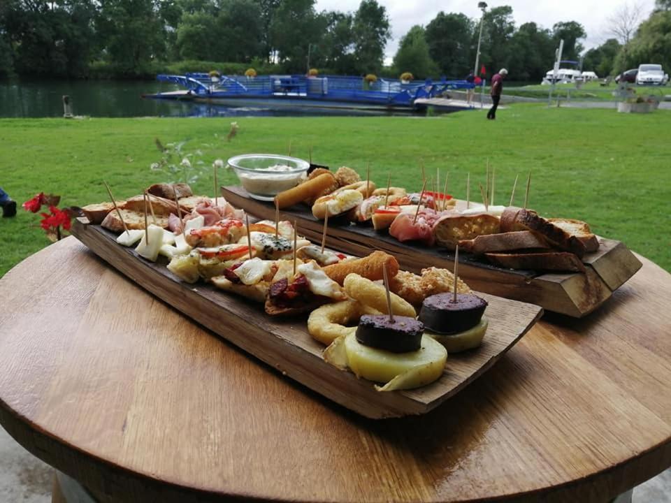 Camping Belle Riviere Chaniers Экстерьер фото