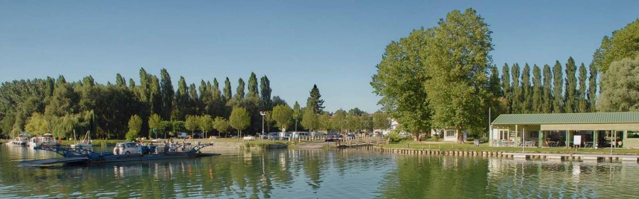Camping Belle Riviere Chaniers Экстерьер фото