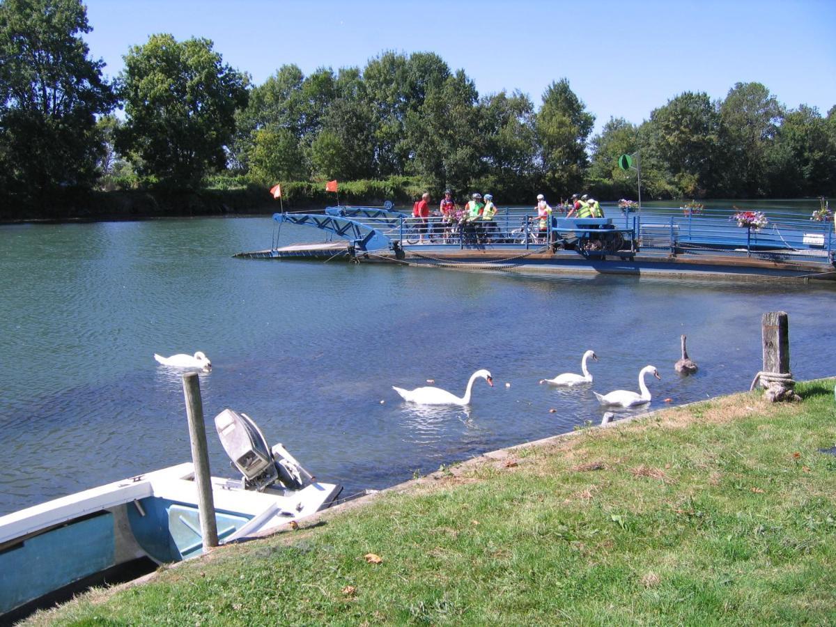 Camping Belle Riviere Chaniers Экстерьер фото