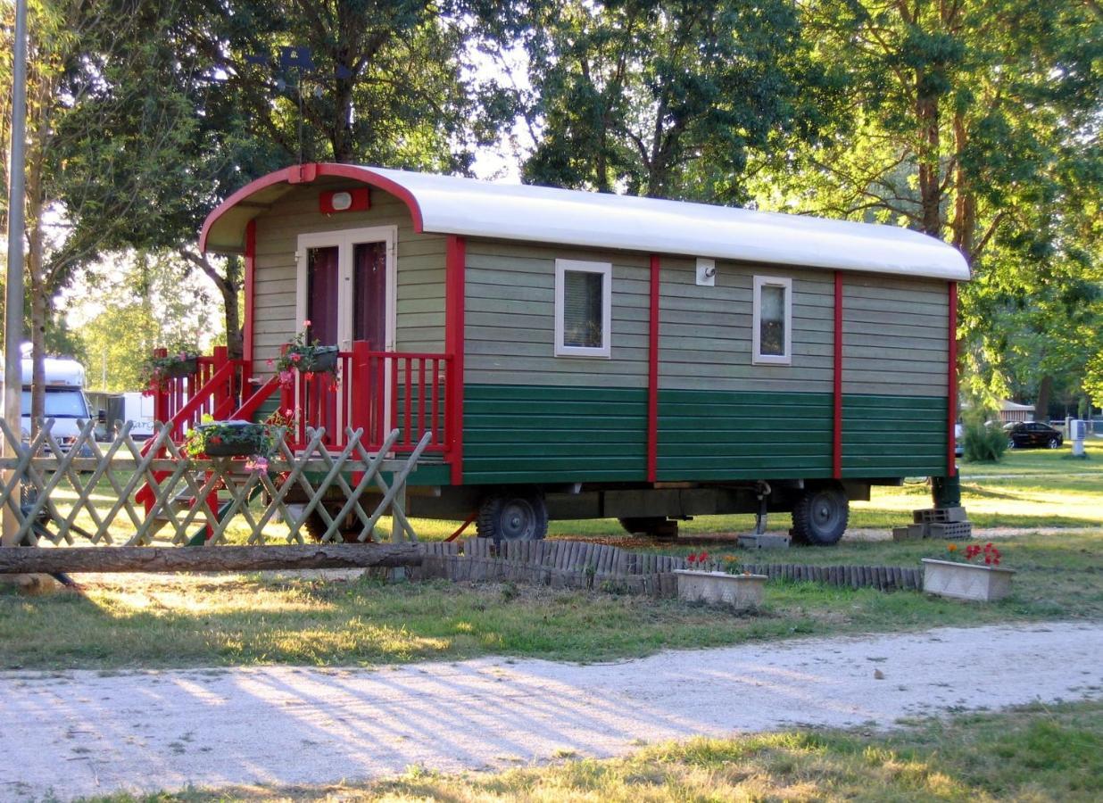 Camping Belle Riviere Chaniers Экстерьер фото