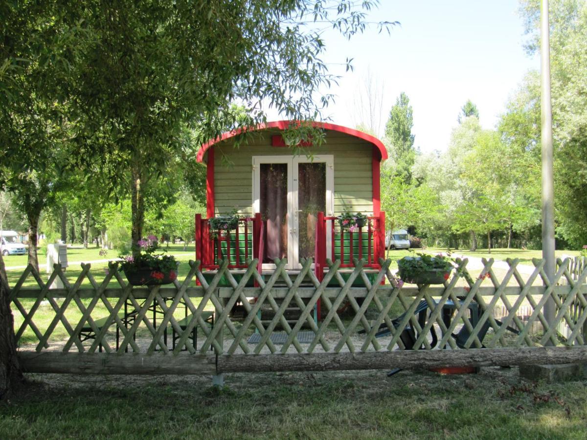 Camping Belle Riviere Chaniers Экстерьер фото