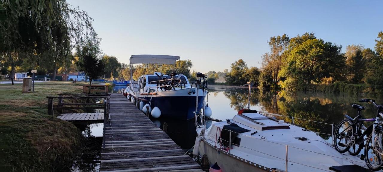 Camping Belle Riviere Chaniers Экстерьер фото